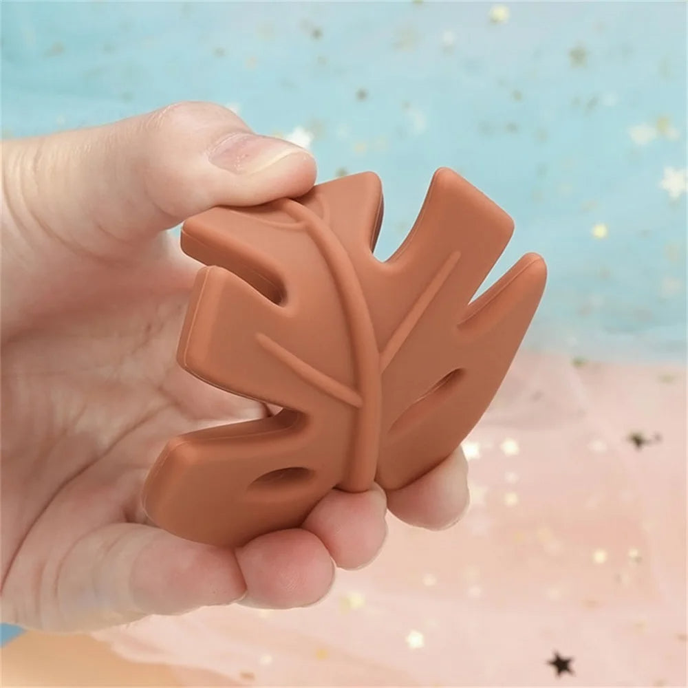 Leaf Pendant Necklace